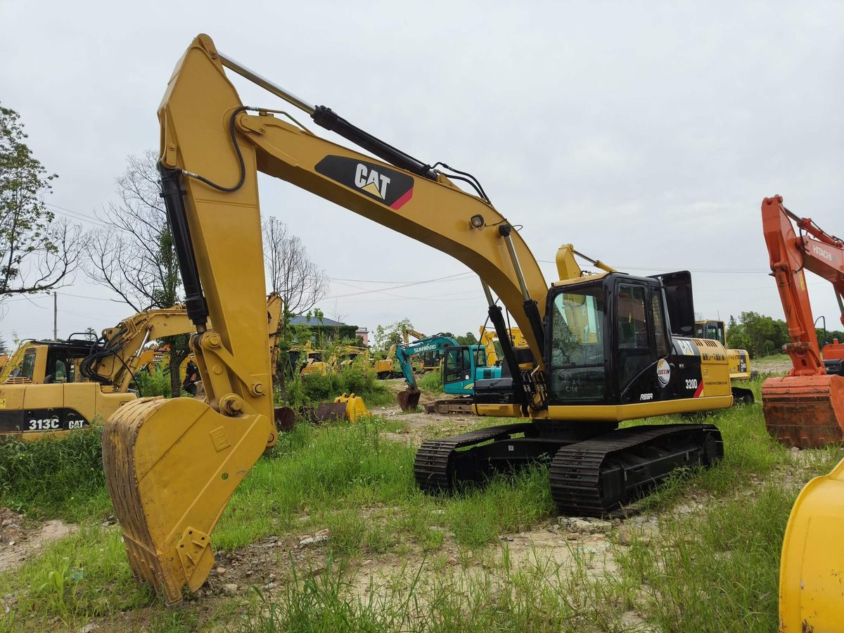 Гусеничный Экскаватор Caterpillar 320D, б/у