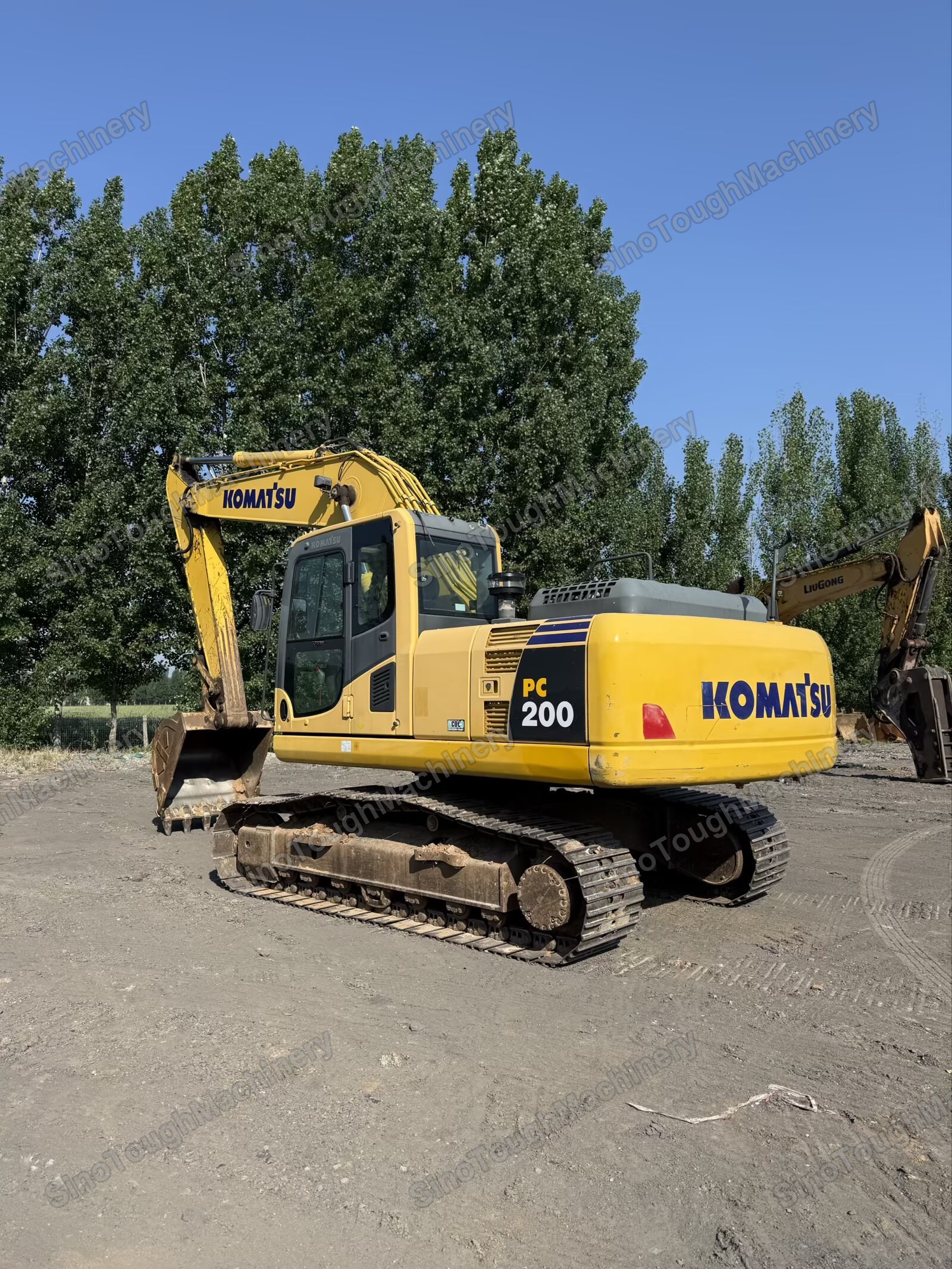 Used Komatsu PC200-8 Crawler Excavator — view 3