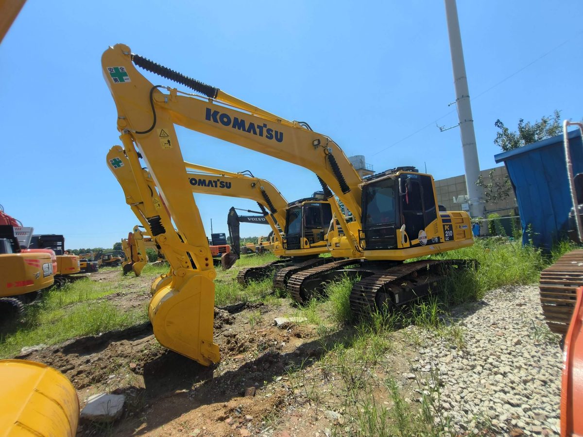 Гусеничный Экскаватор Komatsu PC210, б/у