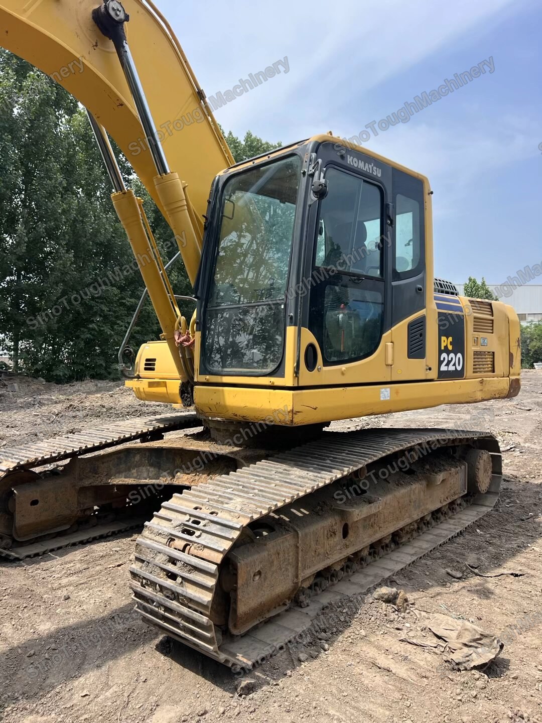 Used Komatsu PC220-8 Crawler Excavator — view 3