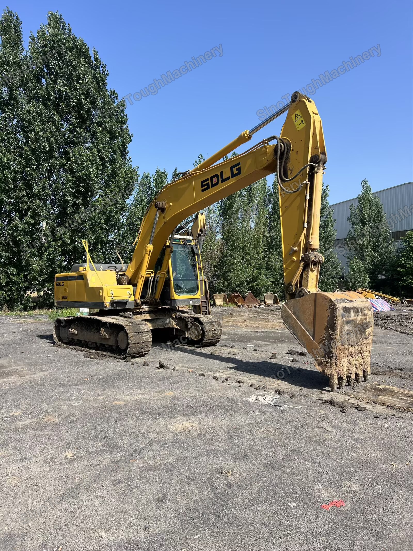 Used SDLG E6225F Crawler Excavator — view 2