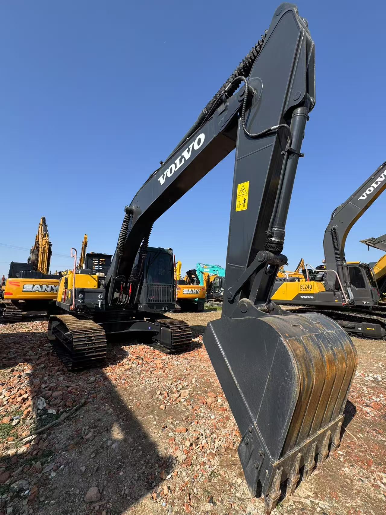 Гусеничный Экскаватор Volvo EC210B, б/у